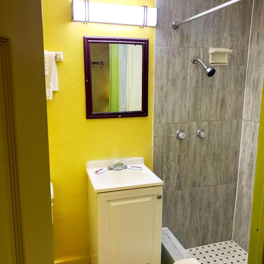 Luxury Inn Midland Extérieur photo