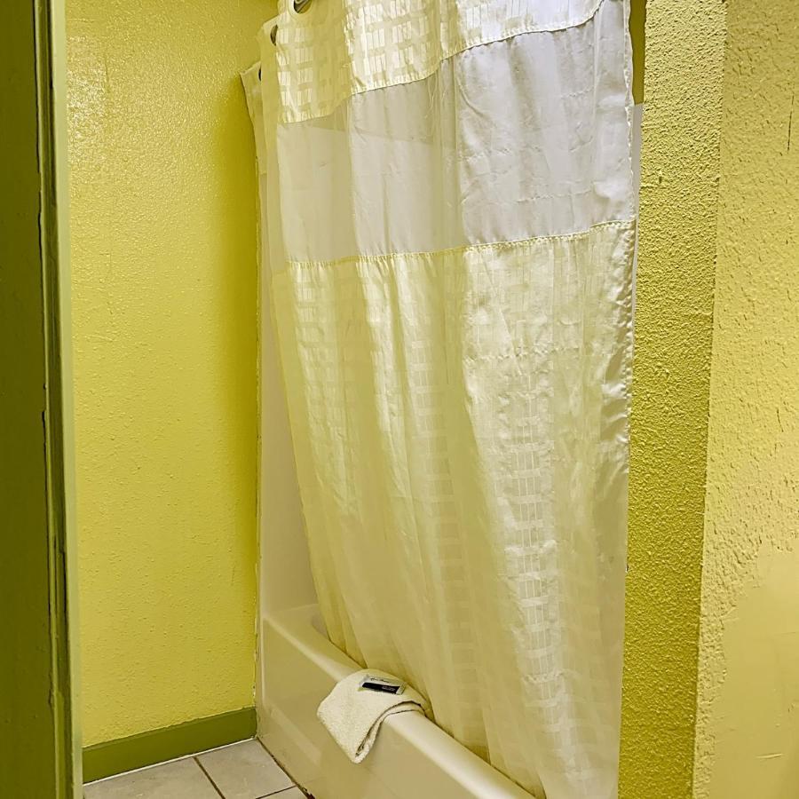 Luxury Inn Midland Extérieur photo